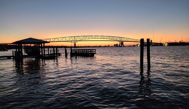 Cozy Riverfront Condo with great space and spectacular views in Jacksonville, FL