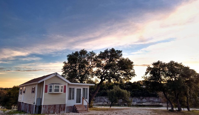 Cozy Riverfront Cottage-Casa Avecita @ SparrowBend