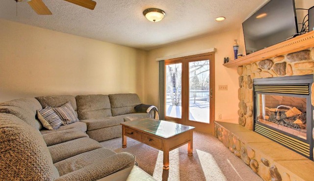 Cozy Riverfront Home w/Fire Pit in Houghton Lake!