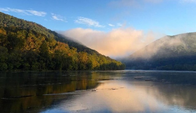 Cozy, riverfront house - 15 minutes from Virginia Tech