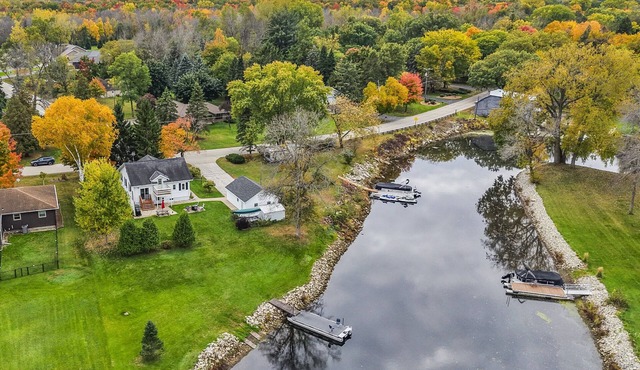 Cozy Riverfront Retreat