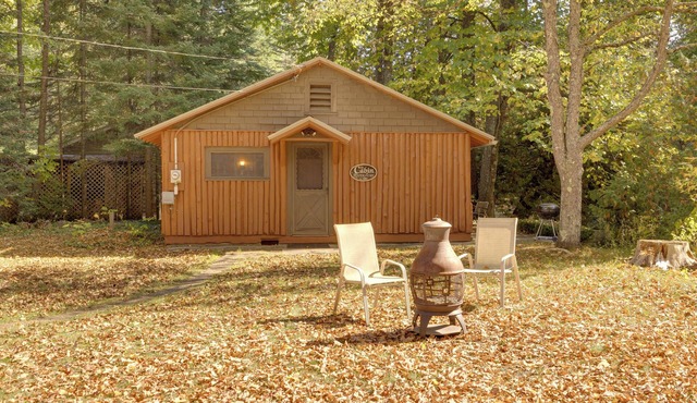 Cozy 'Rivershire Retreat Cabin' Near Traverse City