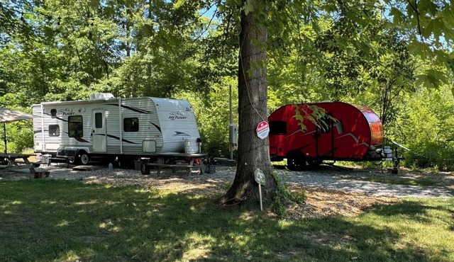 Cozy Riverside 2-bedroom RV in Charming Burton Ohio