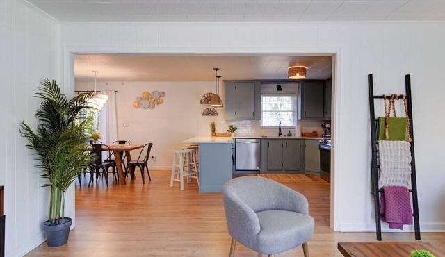 Cozy Riverside Cottage—Quiet—3 Beds—Fully Updated!