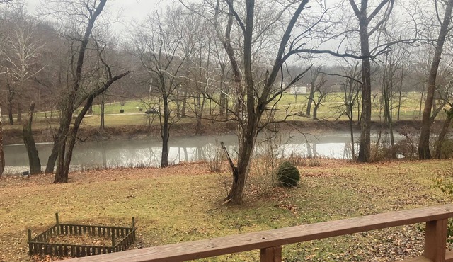 Cozy Riverside Retreat on Sugar Creek – Perfect for a Relaxing Getaway!