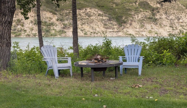 Cozy Riverside Suite - Hot Tub