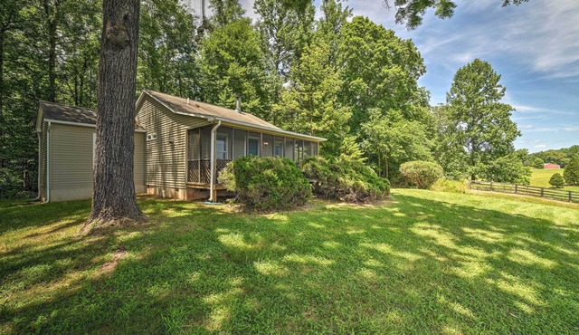 Cozy Rixeyville Cottage w/Deck, Grill, & Stabling