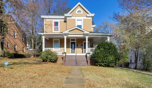 Cozy Roanoke Vacation Rental: 2 Mi to Downtown!