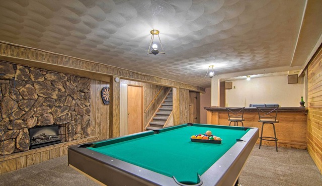 Cozy Rockford Home w/ Deck < 1 Mi to Campus!