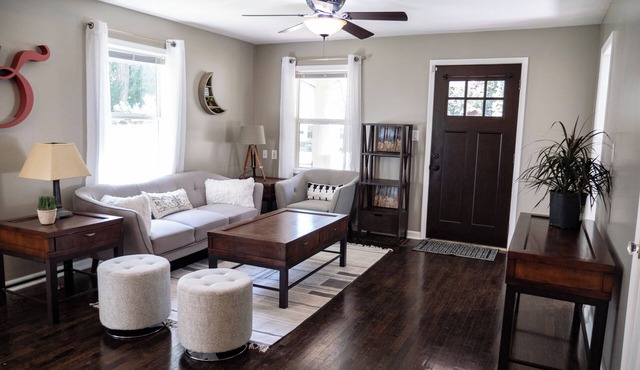 Cozy Roeland Park Cottage - Central Kansas City - Long-Stay Friendly