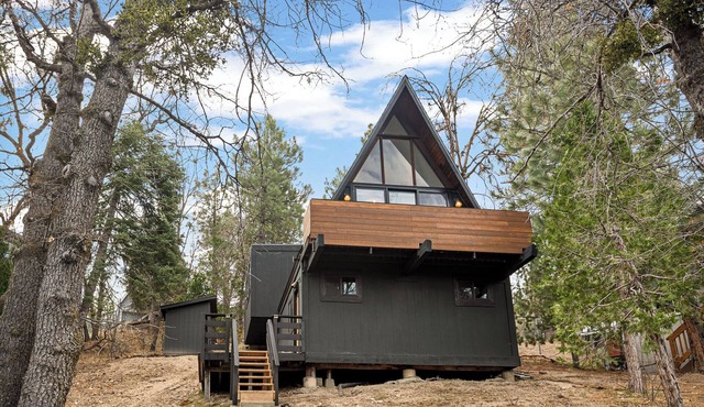 Cozy Romantic A-Frame w/Stunning Views Fireplace
