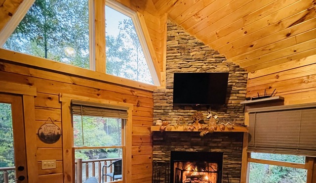 Cozy Romantic cabin near Pigeon Forge Fireplace:Hot tub and Heart shaped tub!