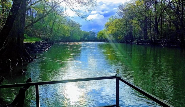 Cozy romantic cabin with 1 bedroom and WiFi, AC in peaceful PangburnnNO PETS n