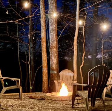 Cozy Romantic Cabin with Fire Pit Near Shenandoah NP