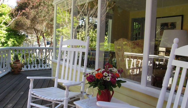 Cozy, Romantic Cottage just 3 minutes from the village of Mendocino!