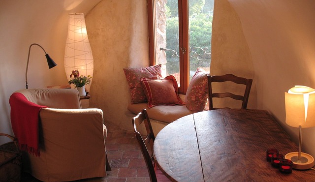 Cozy Romantic Hideaway with River View In Medieval Village