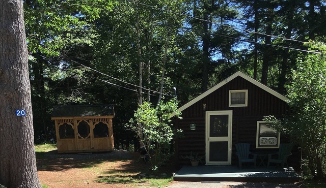 Cozy Romantic Lakefront Cabin with Sleeping Loft