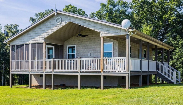 Cozy, Romantic, River & Trail Access, Great Views