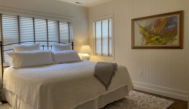 Cozy, Romantic, Secluded, Cottage in the Heart of Cheyenne Cañon