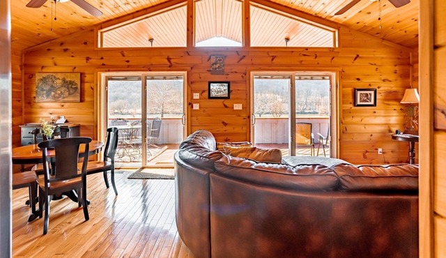Cozy, Romantic Waterfront Cabin on New River 1BS2 - Moonlight Serenade