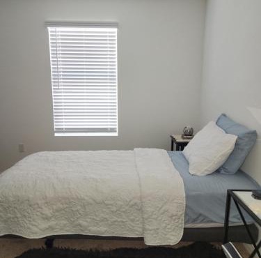 Cozy Room Downstairs with Private Bathroom