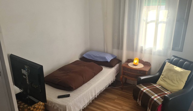 Cozy Room for Rent in Alicante. 25 Minutes to the Beach. Smarttv