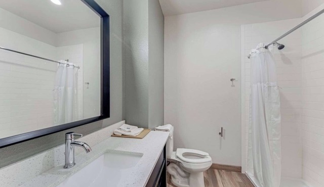 Cozy Room in Budget-Friendly Hotel w/Complimentary Breakfast