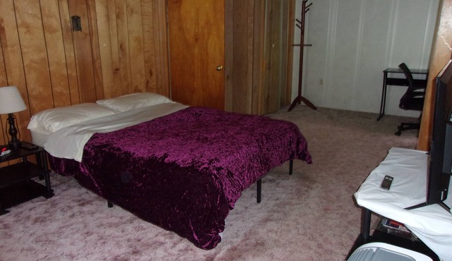 Cozy room in central location! Great for couples or solo travelers!