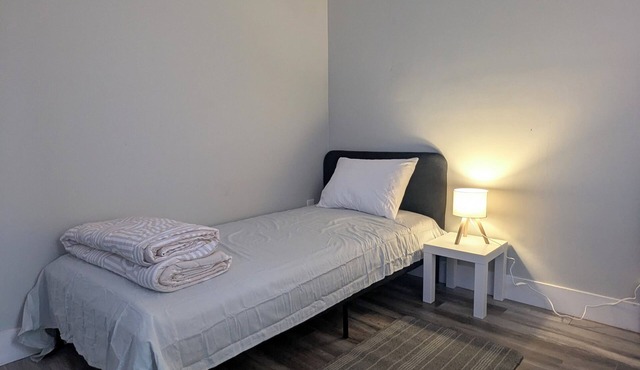 Cozy Room in Halifax