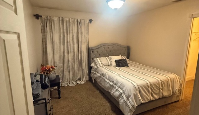 Cozy room in home in beautiful Eastvale