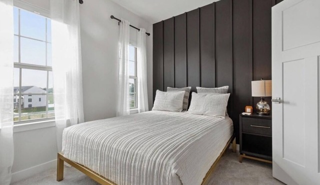 Cozy room in a charming townhome in Montgomery Village with AC, WiFi