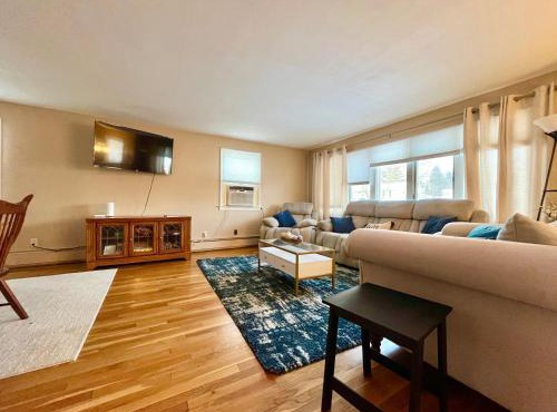 Cozy Room Near BU, UHS, Lourdes Queen Bed Office