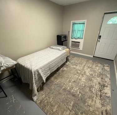 Cozy Room Near Downtown Hendersonville