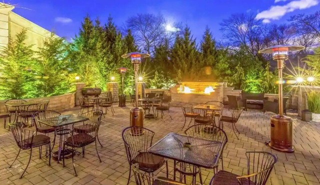 Cozy Room Near Turtle Back Zoo, Perfect Family Stay - Enjoy Outdoor Sun Terrace