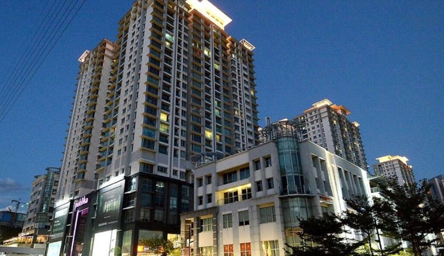 Cozy Room on Top of Publika Shopping Gallery, Solaris Dutamas, Mont Kiara.