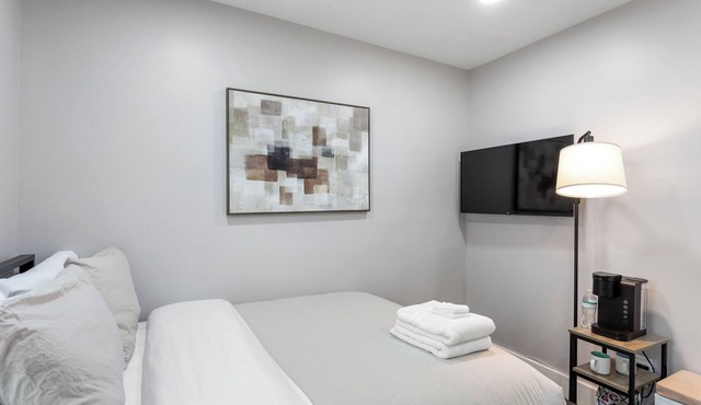 Cozy Room │ Prime Location │ Stylish Amenities