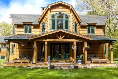 Cozy Room Rental for a Country Getaway Nestled in Enchanting Westchester County near New York City