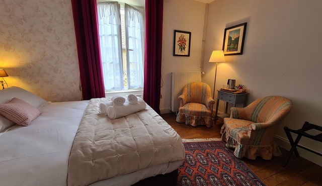 Cozy Room "Toscane" with Private Bath, 1st Floor, Breakfast Included, Central Châteauroux