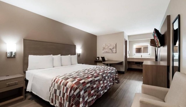 Cozy Room w/easy access to Parks and Nature Trails—Perfect for explorers.