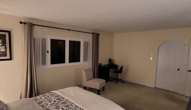 Cozy Room w/Ensuite BA, parking near 401 DT Guelph
