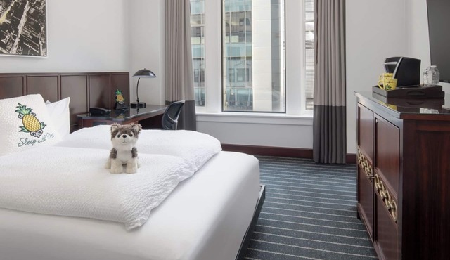 Cozy Room w/Historic Charm & Modern Amenities in Heart of Chicago