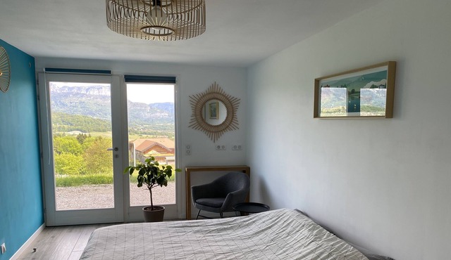 Cozy room with panoramic lake and mountain view