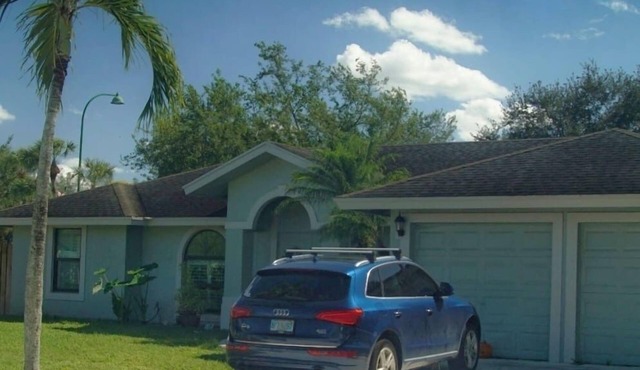 Cozy room with dedicated bathroom in Royal Palm Beach