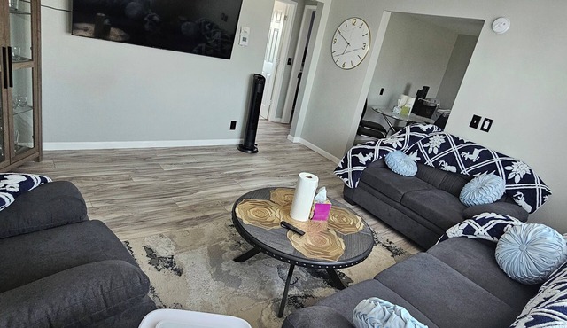 Cozy & Roomy Apt close to all