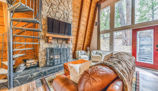 Cozy Ruidoso Cabin Rental w/Private Hot Tub!