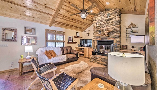Cozy Ruidoso Cabin Retreat w/Private Hot Tub