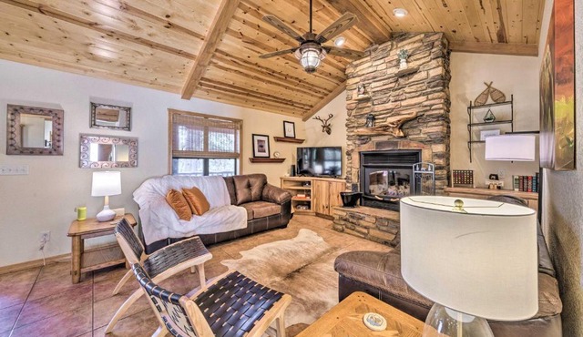 Cozy Ruidoso Cabin Retreat w/Private Hot Tub