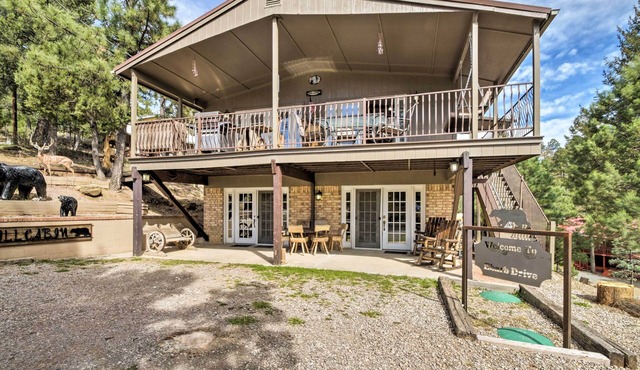 Cozy Ruidoso Cabin w/Hot Tub & Game Room!