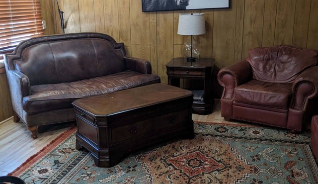 Cozy rural cottage less than 10 minutes from Regional West Medical Center