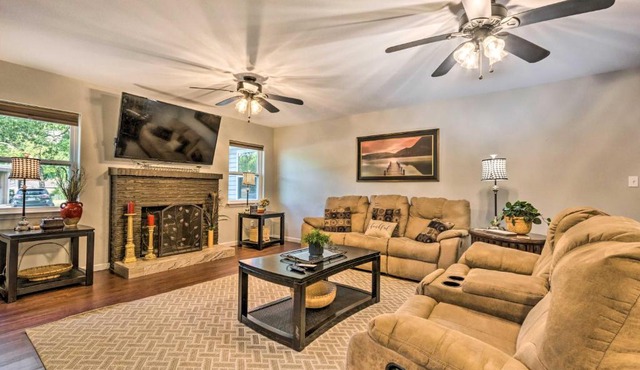 Cozy Russellville Home Walk to West Main Street!